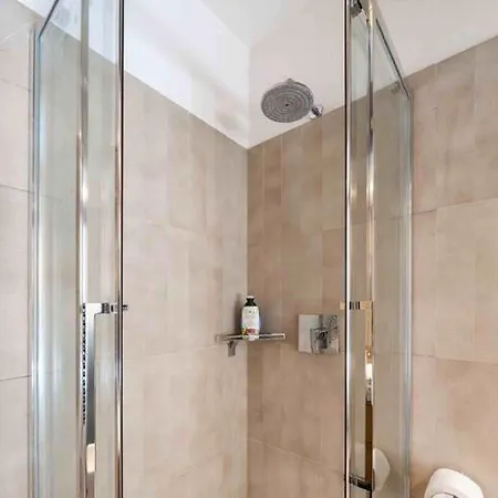 ベッド・アンド・ブレックファスト Charming